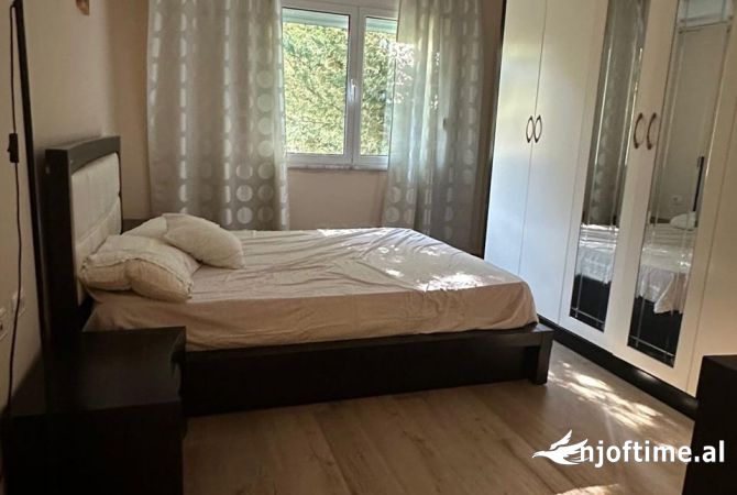 Shtepi me qera Apartament ne Tirane, 2+1, Mobilimi E mobiluar, Pagesa 650  Euro.