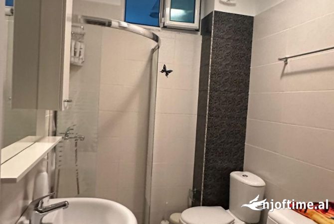 Shtepi me qera Apartament ne Tirane, 2+1, Mobilimi E mobiluar, Pagesa 650  Euro.