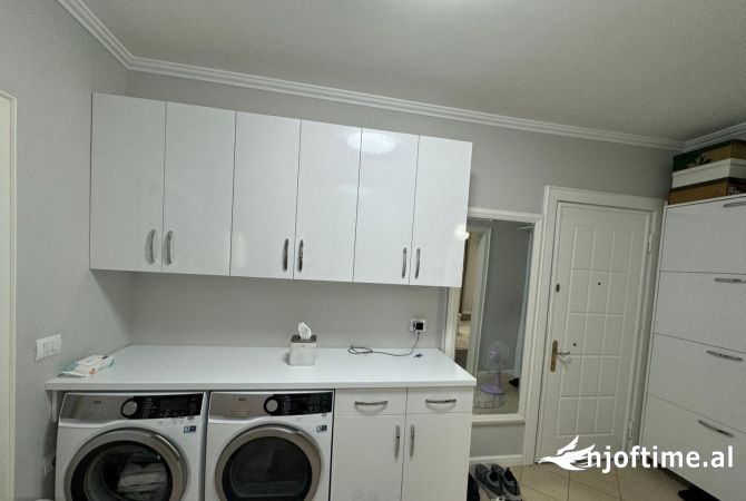 Shtepi ne shitje Apartament ne Tirane, 2+1, Mobilimi E mobiluar, Pagesa 295,000  Euro.
