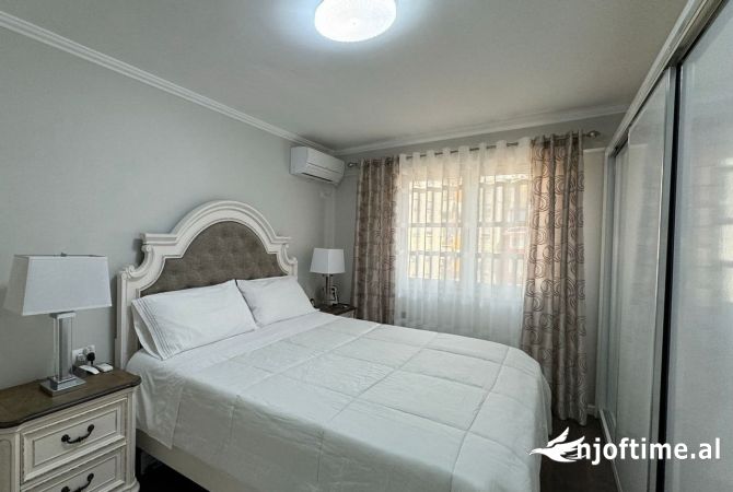 Shtepi ne shitje Apartament ne Tirane, 2+1, Mobilimi E mobiluar, Pagesa 295,000  Euro.