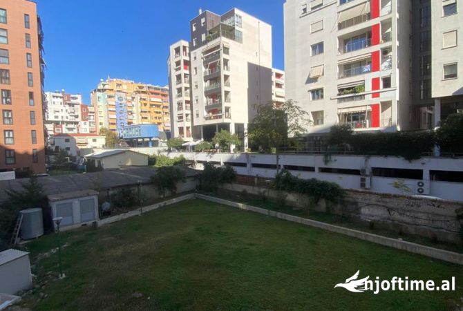 Ambient biznesi me qera 3+1 ne Tirane - 1,200 Euro