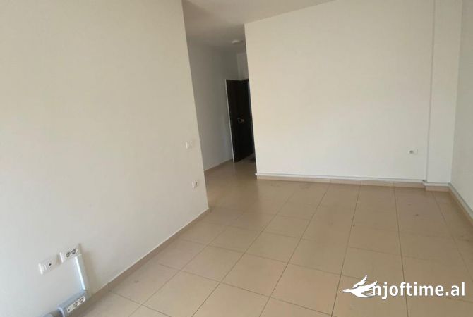 Ambient biznesi me qera 3+1 ne Tirane - 800 Euro