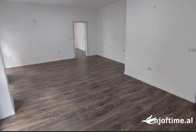 Ambient biznesi me qera 3+1 ne Tirane - 3,500 Euro
