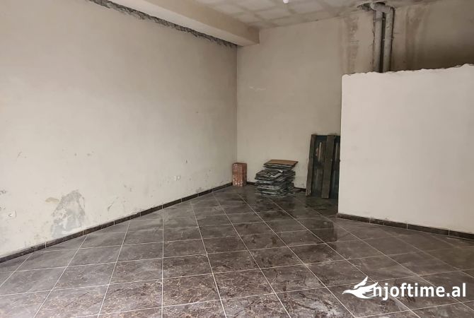 Ambient biznesi me qera 3+1 ne Tirane - 300 Euro