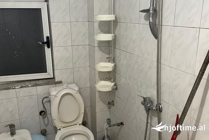 Shtepi ne shitje Apartament ne Tirane, 2+1, Mobilimi E mobiluar, Pagesa 102,000  Euro.