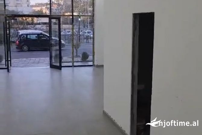 Jepet  Ambjent Biznesi me Qera ne Brryl 