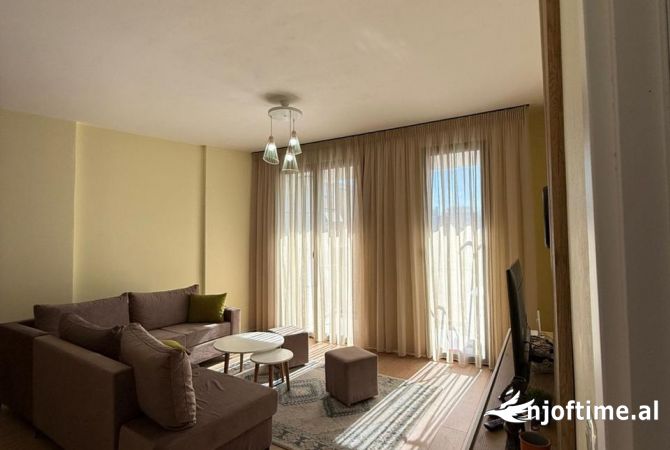 Shtepi me qera 2+1 ne Tirane - 1,000 Euro