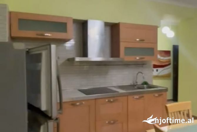 Shtepi me qera 2+1 ne Tirane - 650 Euro
