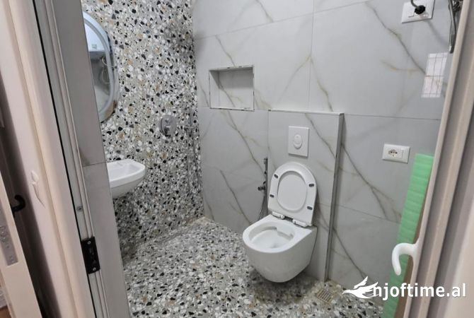 Shtepi ne shitje Apartament ne Tirane, 2+1, Mobilimi Bosh, pa mobiluar, Pagesa 120,000  Euro.