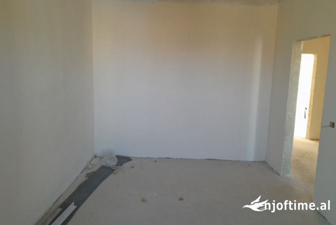 Shtepi ne shitje Apartament ne Tirane, 2+1, Mobilimi Bosh, pa mobiluar, Pagesa 168,800  Euro.