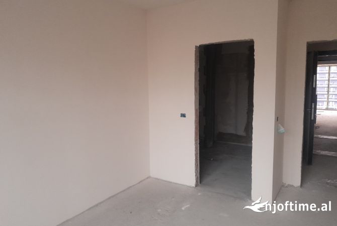 Shtepi ne shitje Apartament ne Tirane, 2+1, Mobilimi Bosh, pa mobiluar, Pagesa 187,900  Euro.