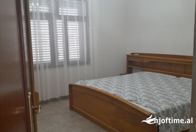 Shtepi me qera 2+1 ne Tirane - 450 Euro