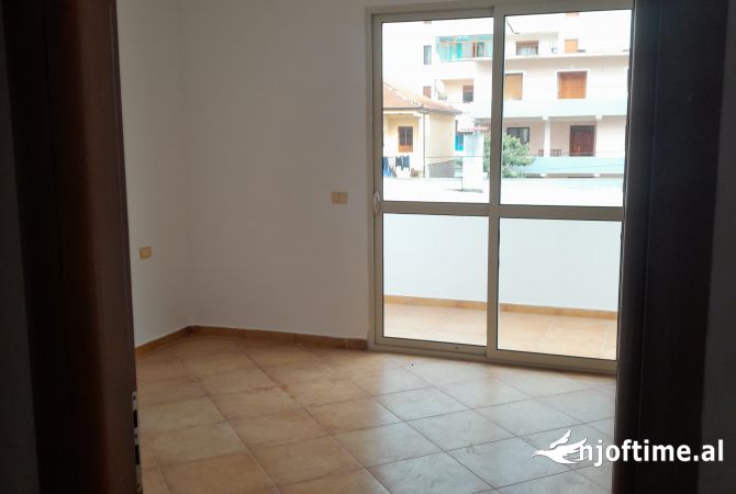 Shtepi ne shitje Apartament ne Tirane, 2+1, Mobilimi Bosh, pa mobiluar, Pagesa 131,000  Euro.