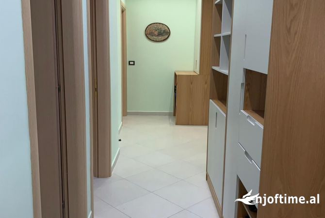 Shtepi ne shitje Apartament ne Tirane, 3+1, Mobilimi E mobiluar, Pagesa 150,000  Euro.