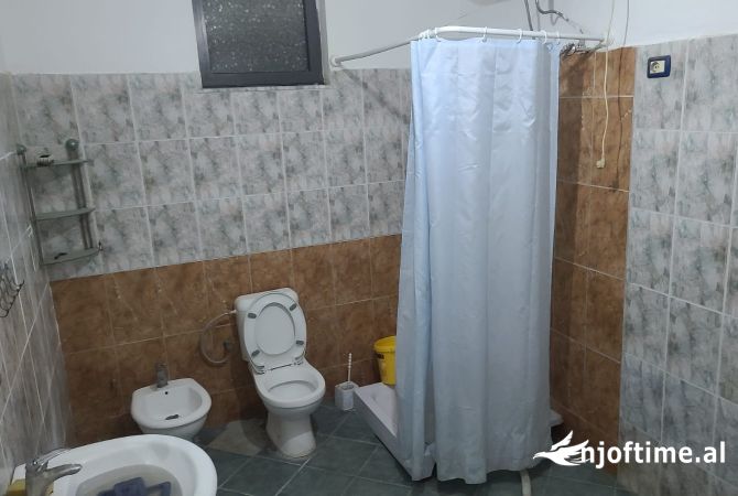Shtepi me qera 4+1 ne Tirane - 700 Euro
