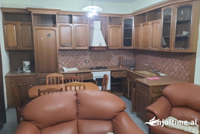 Shtepi me qera 4+1 ne Tirane - 700 Euro