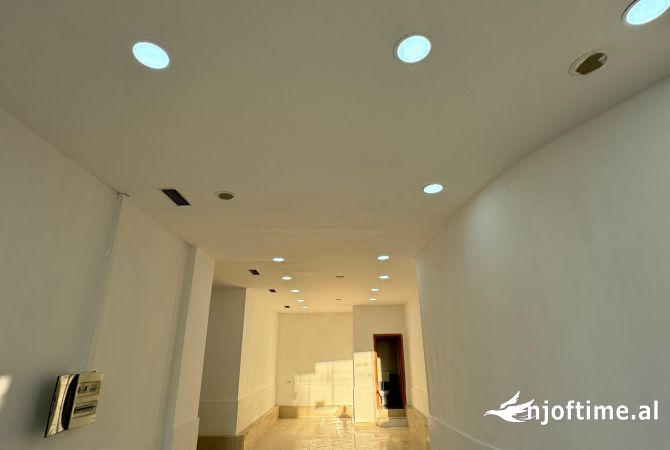 Jepet  Ambjent Biznesi me Qera Tek Ambasada Amerikane