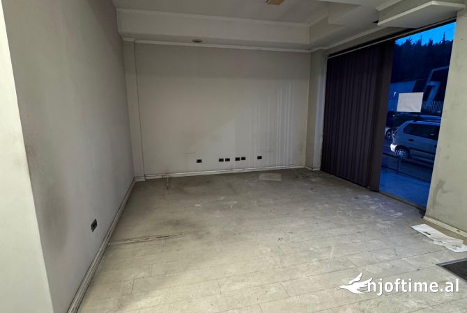 Jepet Dyqan me Qera Tek Rruga e Elbasanit