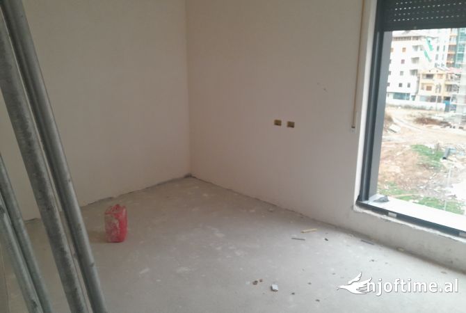 Shtepi ne shitje Apartament ne Tirane, 3+1, Mobilimi Bosh, pa mobiluar, Pagesa 197,780  Euro.