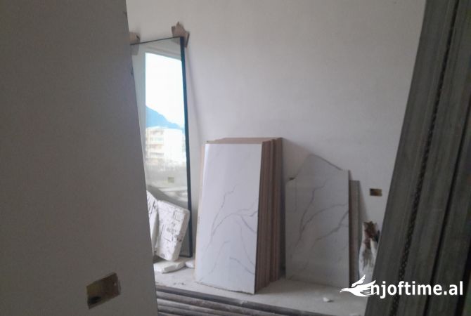 Shtepi ne shitje Apartament ne Tirane, 3+1, Mobilimi Bosh, pa mobiluar, Pagesa 197,780  Euro.