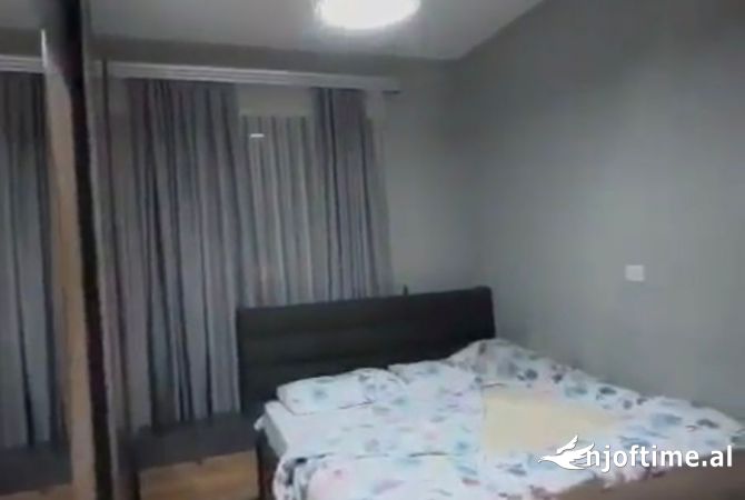 Shtepi ne shitje Apartament ne Tirane, 3+1, Mobilimi Bosh, pa mobiluar, Pagesa 135,000  Euro.