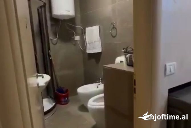 Shtepi ne shitje Apartament ne Tirane, 3+1, Mobilimi Bosh, pa mobiluar, Pagesa 135,000  Euro.