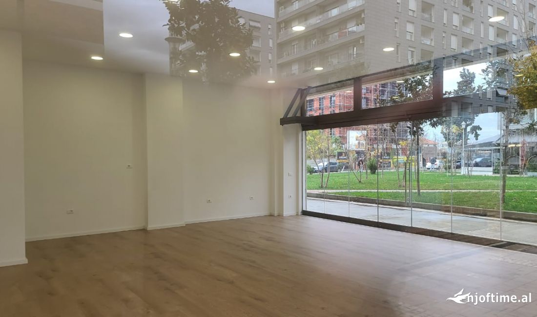 Jepet  Ambjent Biznesi me Qera Tek Kompleksi Fiori di Bosko