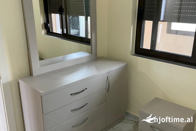 Shtepi me qera 2+1 ne Tirane - 400 Euro