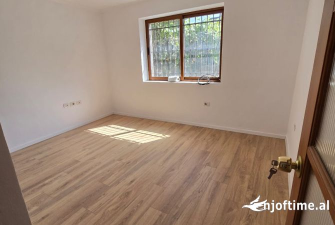 Shtepi ne shitje Apartament ne Tirane, 2+1, Mobilimi Bosh, pa mobiluar, Pagesa 138,000  Euro.