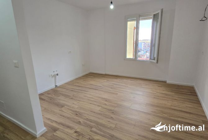Shtepi ne shitje Apartament ne Tirane, 2+1, Mobilimi Bosh, pa mobiluar, Pagesa 129,000  Euro.