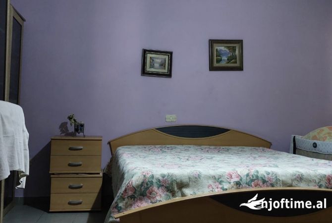 Shtepi ne shitje Apartament ne Tirane, 2+1, Mobilimi E mobiluar, Pagesa 360,000  Euro.