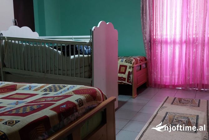 Shtepi ne shitje Apartament ne Tirane, 2+1, Mobilimi E mobiluar, Pagesa 360,000  Euro.