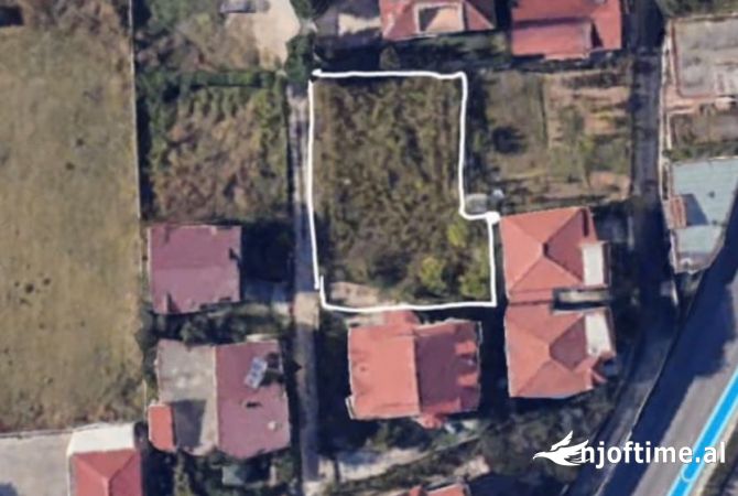 Truall ose Toke  ne Tirane - 157,500 Euro