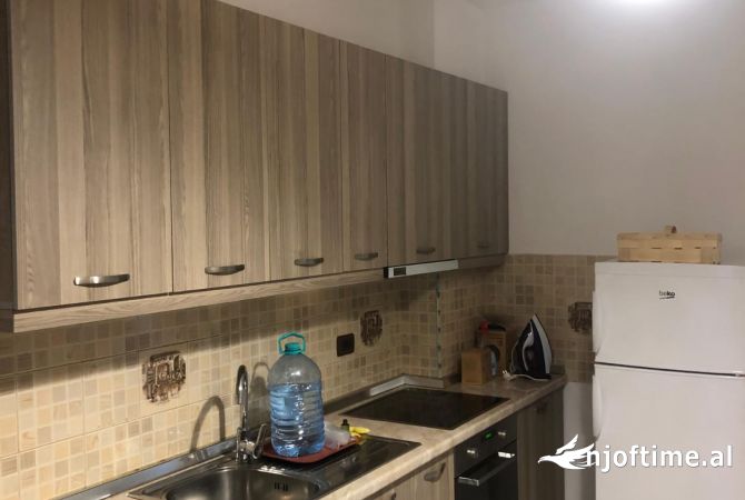 Shtepi me qera Apartament ne Tirane, 1+1, Mobilimi E mobiluar, Pagesa 400  Euro.