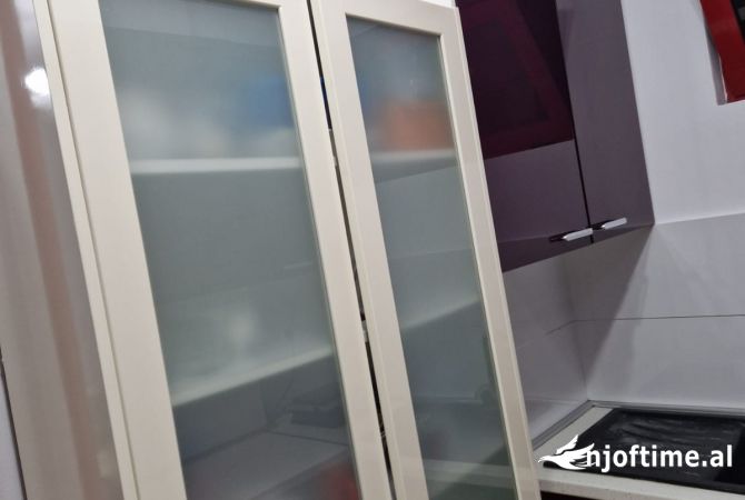 Shtepi me qera Apartament ne Tirane, 3+1, Mobilimi E mobiluar, Pagesa 800  Euro.