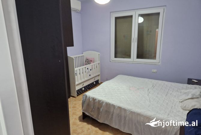 Shtepi me qera Apartament ne Tirane, 3+1, Mobilimi E mobiluar, Pagesa 800  Euro.