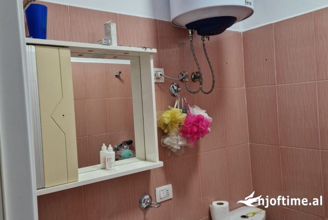 Shtepi me qera Apartament ne Tirane, 3+1, Mobilimi E mobiluar, Pagesa 800  Euro.