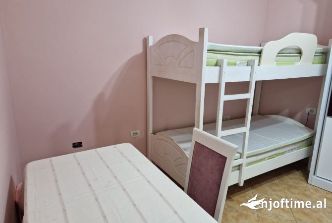 Shtepi me qera Apartament ne Tirane, 3+1, Mobilimi E mobiluar, Pagesa 800  Euro.