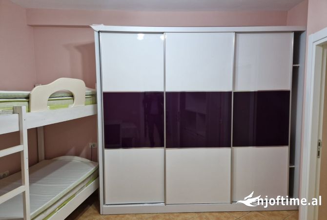 Shtepi me qera Apartament ne Tirane, 3+1, Mobilimi E mobiluar, Pagesa 800  Euro.