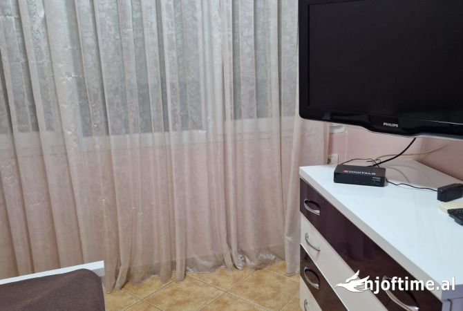 Shtepi me qera Apartament ne Tirane, 3+1, Mobilimi E mobiluar, Pagesa 800  Euro.