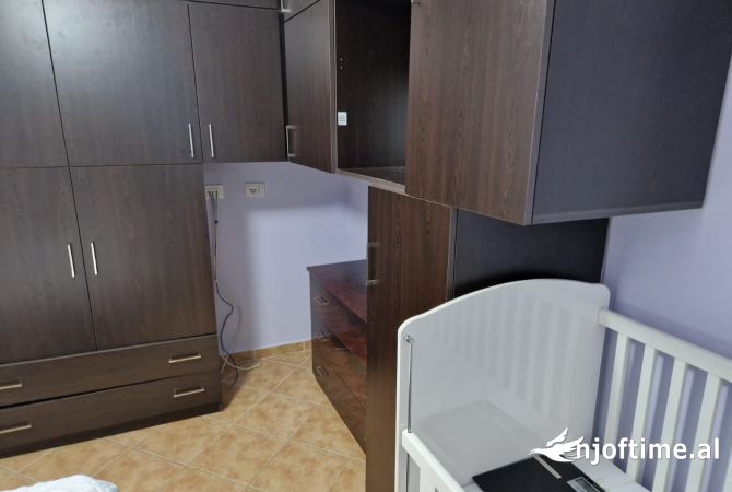 Shtepi me qera Apartament ne Tirane, 3+1, Mobilimi E mobiluar, Pagesa 800  Euro.