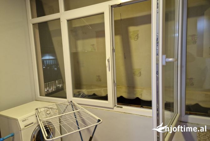 Shtepi me qera Apartament ne Tirane, 3+1, Mobilimi E mobiluar, Pagesa 800  Euro.