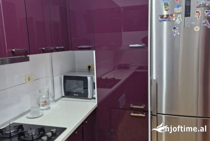 Shtepi me qera Apartament ne Tirane, 3+1, Mobilimi E mobiluar, Pagesa 800  Euro.