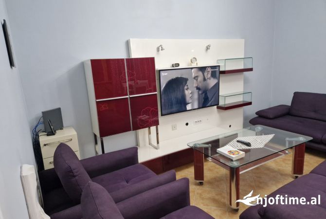 Shtepi me qera Apartament ne Tirane, 3+1, Mobilimi E mobiluar, Pagesa 800  Euro.