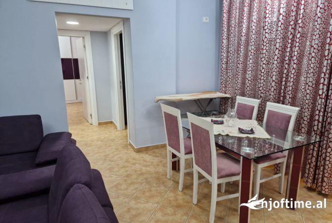 Shtepi me qera Apartament ne Tirane, 3+1, Mobilimi E mobiluar, Pagesa 800  Euro.