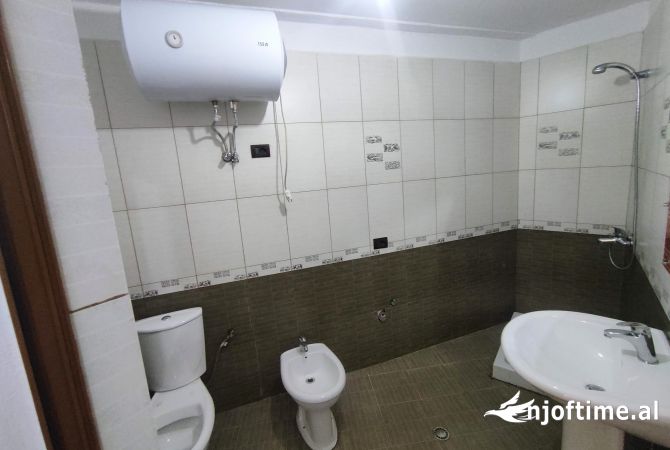 Shtepi ne shitje Apartament ne Tirane, 2+1, Mobilimi E mobiluar, Pagesa 95,000  Euro.