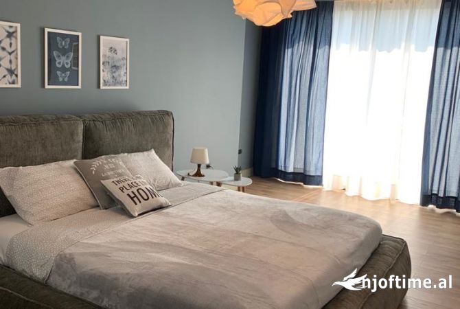 Shtepi me qera Shtepi Private ne Tirane, 3+1, Mobilimi E mobiluar, Pagesa 1,300  Euro.