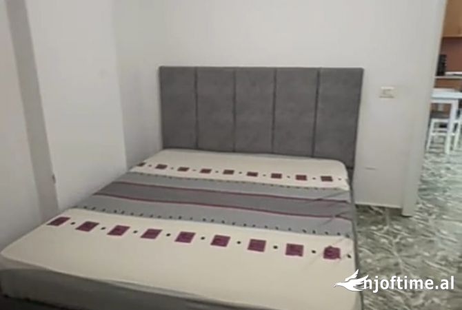 Shtepi me qera Apartament ne Tirane, 2+1, Mobilimi E mobiluar, Pagesa 500  Euro.