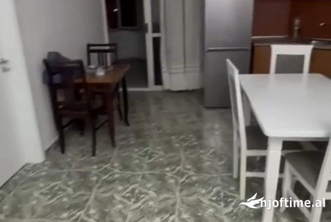 Shtepi me qera Apartament ne Tirane, 2+1, Mobilimi E mobiluar, Pagesa 500  Euro.