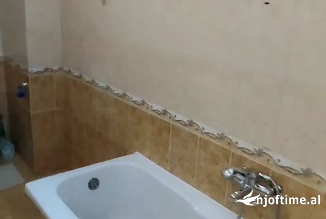 Shtepi me qera Shtepi Private ne Tirane, 2+1, Mobilimi E mobiluar, Pagesa 600  Euro.